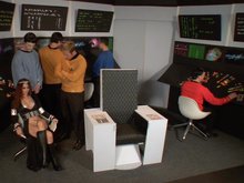 La reine extraterrestre à gros seins se fait analyser 6