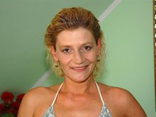 Une mère de famille sautée par le petite ami de sa fille 3