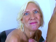 Grand maman redécouvre les joies du sexe 7