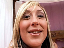 Blonde ronde et sexy 6