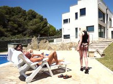 Il sodomise la bimbo sur son balcon 7