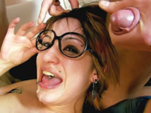 Les geeks défoncent leur voisine 2