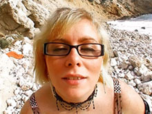 Blonde mature enculée à la plage 3