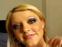 Une petite amatrice fait tout pour devenir une pornostar 7