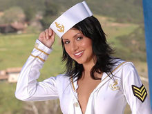 La marine envoie des salopes à gros seins pour conclure 2