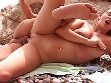 Nudisme sauvage plus grosse poitrine égal baise en plein air 5