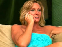 MILF invite le pote se sont fils à se faire pomper 1