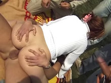 Randonnée porno pour petite rousse accueillante 1