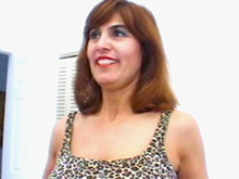 Une mère de famille à gros seins se tape les copains de sa fille 4