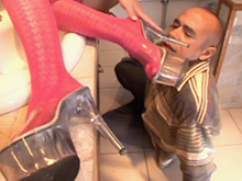 Une allumeuse avec une grosse paire de fesses 5