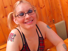 Elle vient avec sa copine pour une audition porno 3