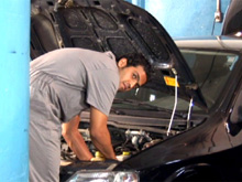 Le garagiste se fait payer en sodomie de cul de femme 3