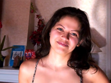 Une jeune amatrice à gros seins fait sa première vidéo x 2