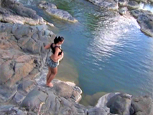 Une petite beurette se fait enculer au bord d'une crique 5